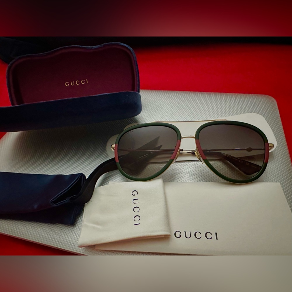 Gucci Brand new. Never worn Gucci sunglasses aviator